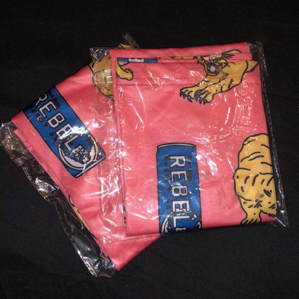 DB “Tiger Rebel Can” Neck Gater💙💛